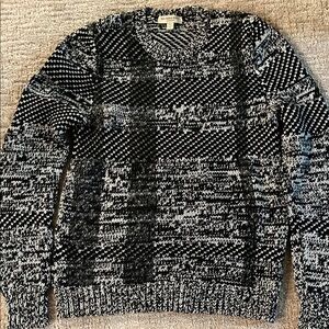 Burberry Black and White Crewneck Cashmere Blend Sweater with Geometric Knit